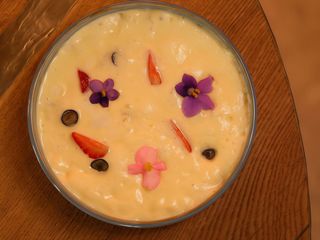 Вівсянка з мусом пломбіру та ягодами (200g)