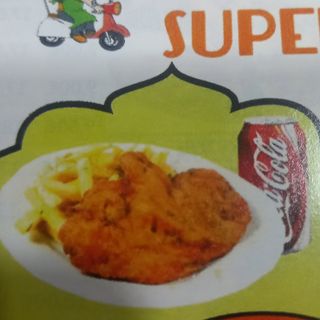 Pollo Frito Con Patatas Y Bebida