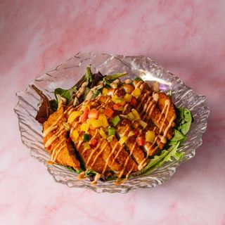 Ensalada de Pollo Katsu