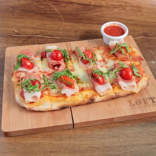 Romana pršuta pizza