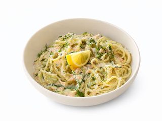 Cytrynowe spaghetti z łososiem