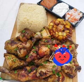 Poulet Entier Grillé + Attiéké + Alloco