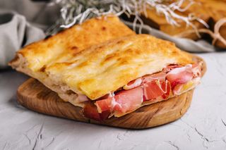 Schiacciatine prosciutto crudo e pecorino