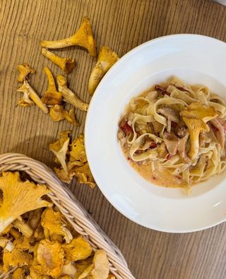 Тальятеле з куркою та печерицями