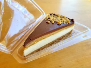 Sirova Snickers torta