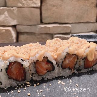 56. Uramaki spicy salmone