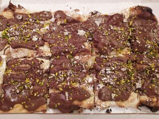 Pinsa con nutella e pistacchi