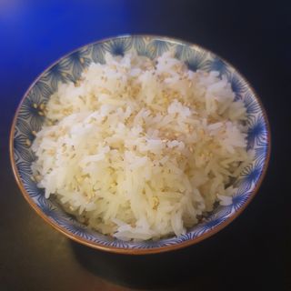 Riso al vapore con sesamo