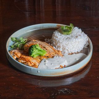 Piept de pui la grătar cu sos gorgonzola