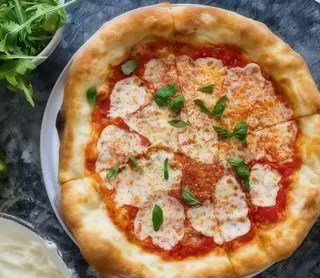 Pizza Blanco Y Negro (Familiar)