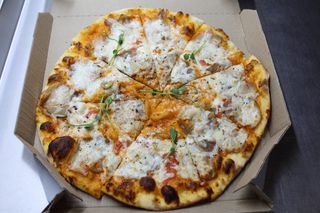 Піца з шинкою (420г)