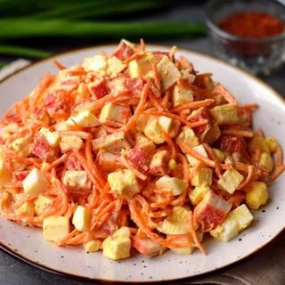 Салат з крабових паличок (150г)
