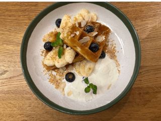 Вафля з карамелью та фруктами (250g)