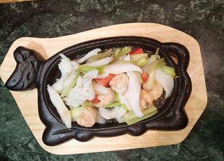 107. Calamari con cipolle alla piastra