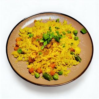 Mały ryż smażony z warzywami