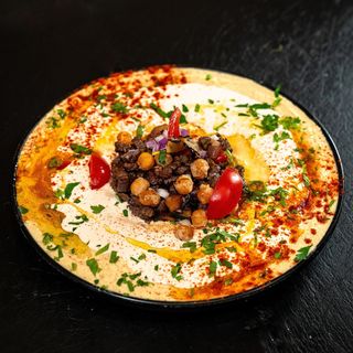 Humus cu vită și rodie