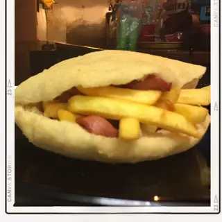 Panino fritto würstel e patatine