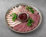 Platou de roastbeef, piept de rață și pastramă de curcan