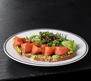 Тартин с авокадо и лососем