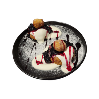 Papanași cu dulceață și smântână