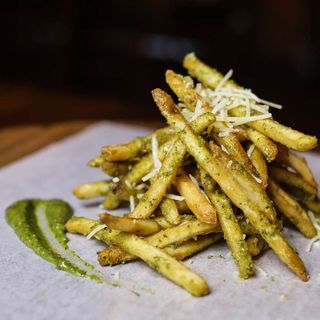 Pesto parmesan fries