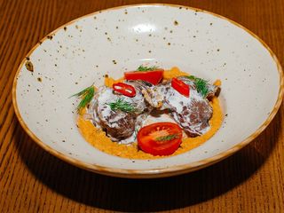 Яловичі щічки з морквяним пюре (300г)