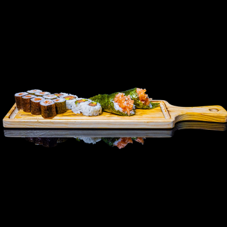 A20. Combo de Maki & Uramaki & Temaki (14 unidades)