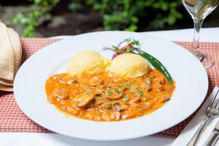 Tocană de ciuperci cu mămăligă