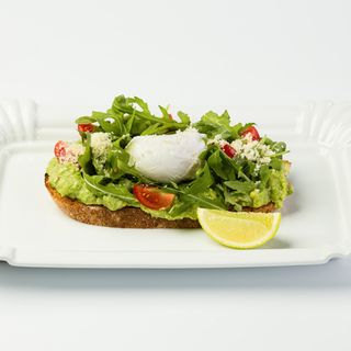 Авокадо тост із яйцем пашот