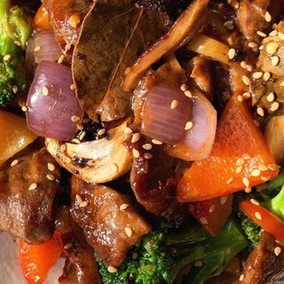 89. Ternera con verduras a la plancha