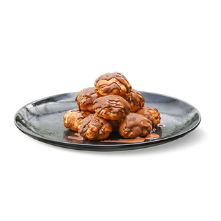 Cream puff pyramid