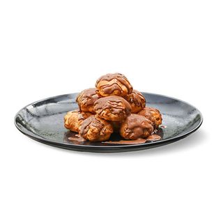 Cream puff pyramid