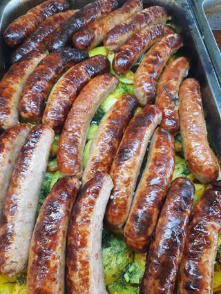 Селска наденица с печени картои(350г)