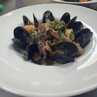 Fructe de mare cu sos de vin alb