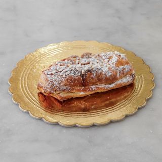 Strudel crema, mela e mandorle
