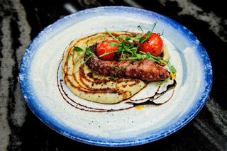 Caracatiță cu piure de trufe