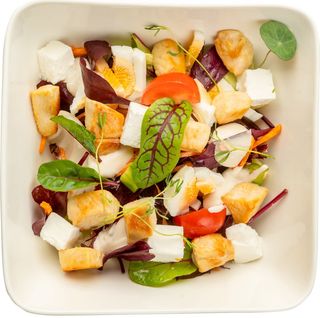 Salata Caesar cu piept de pui