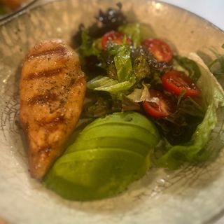 Гриловано пиле с авокадо