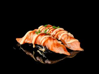 111 Nigiri salmón flameado morado (2 uds.)