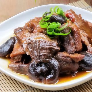 Pato Frito con Bambú y Setas Chinas