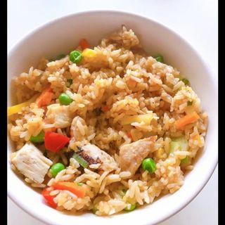 arroz frito con pollo