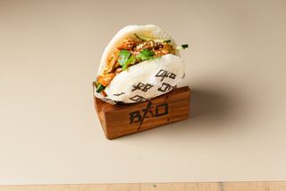 Бургер BAO с лососем