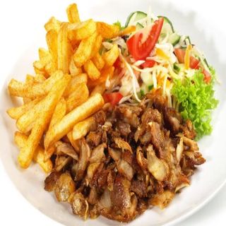 Plato doner kebab con patatas