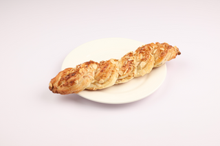 Косичка с орехами (60г)