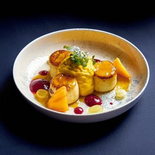 Сирники із заварним кремом та кокосово-манговою піною (240 грам)