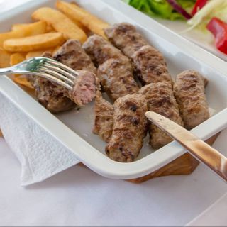 Ćevapi na kajmaku