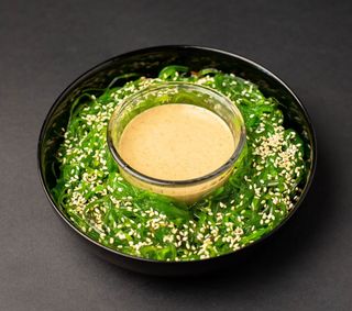 Хіяші з горіховим соусом (130г)