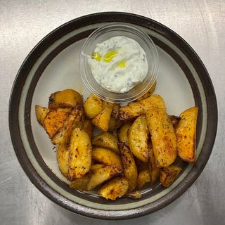 Patate con salsa tzatziki 