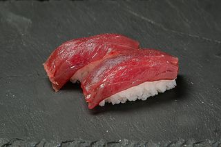 Nigiri De Atún Rojo (2 Pzs.)
