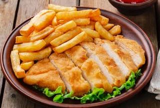 62.Filete de pollo frito con patata